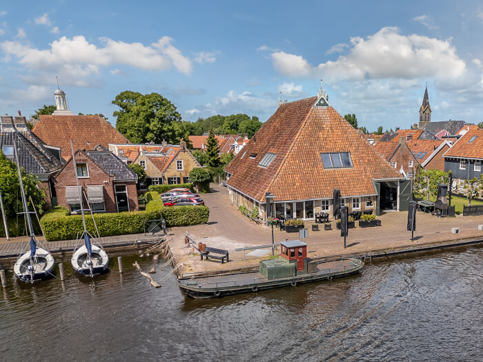 Vakantiehuis in Woudsend (Friesland) voor 16 personen met 6 slaapkamers, foto 1