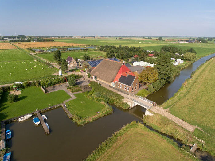 Vakantiehuis in St.-Annaparochie (Friesland) voor 16 personen met 8 slaapkamers, foto 3