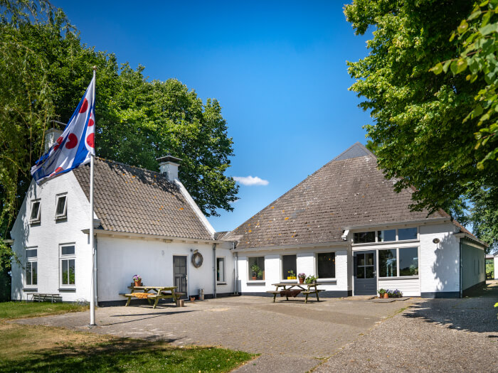 Vakantiehuis in Engelum (Friesland) voor 20 personen met 10 slaapkamers, foto 1